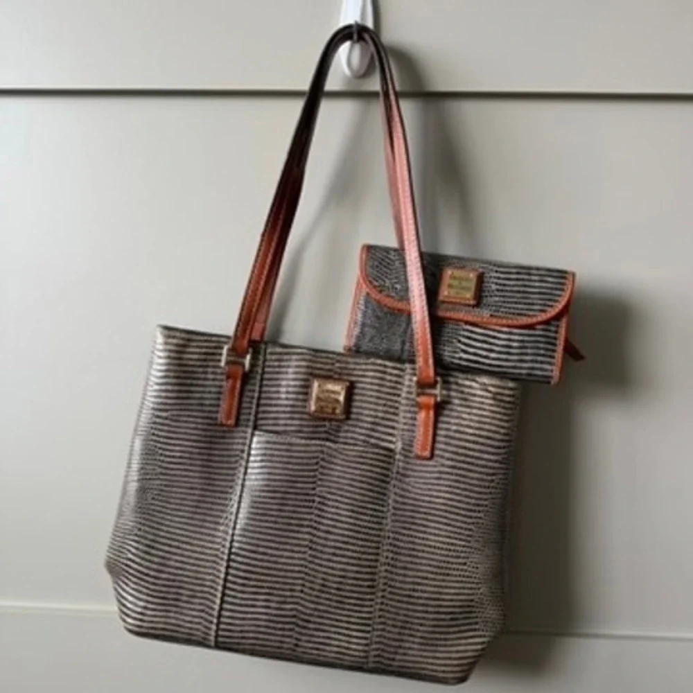 Dooney & Bourke Gray Lizard Embossed Tote Shoulder Bag Matching Wallet Set - Picture 1 of 16